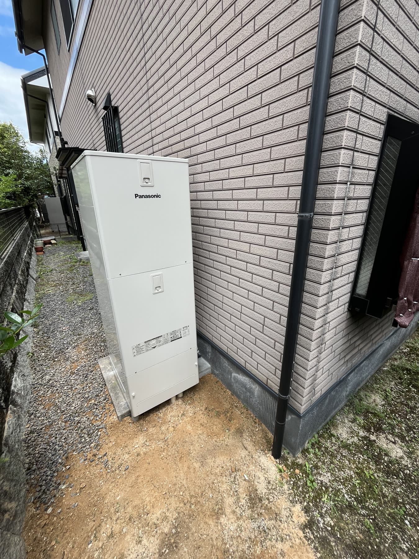 山口市 エコキュート交換(電気温水器からエコキュート)の施工写真 別角度